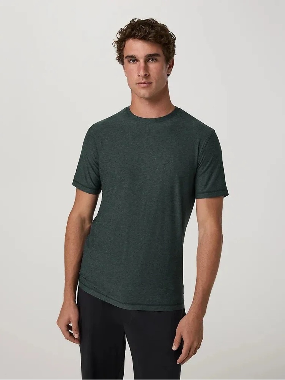 Vuori Men’s Strato Tech Tee Short Sleeve Hemlock Heather V126 Medium